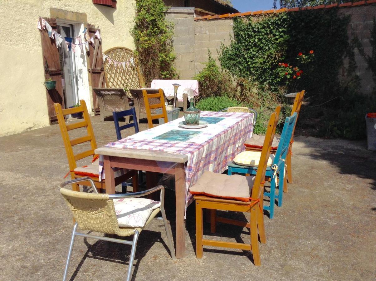 Homestay Arrabella Availles-Limouzine Екстериор снимка